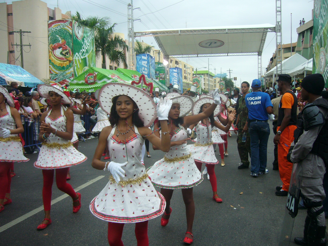 Disfrute del Carnaval de La Vega en el Caribe